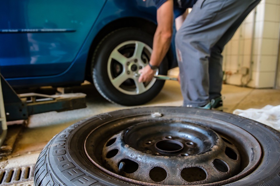 Changing tyres